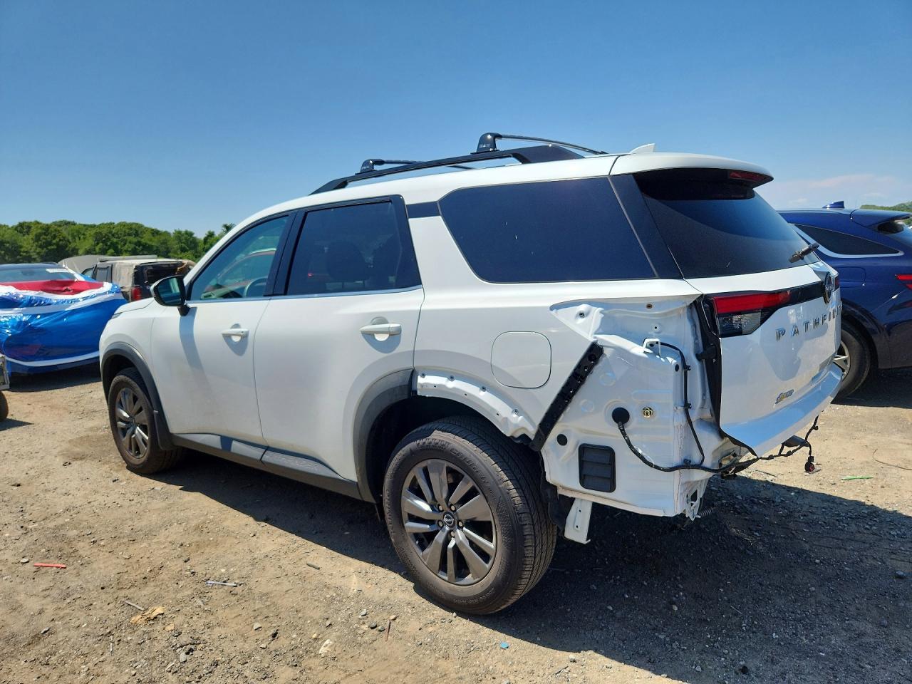 2015 Nissan Pathfinder S - zdjęcie 2