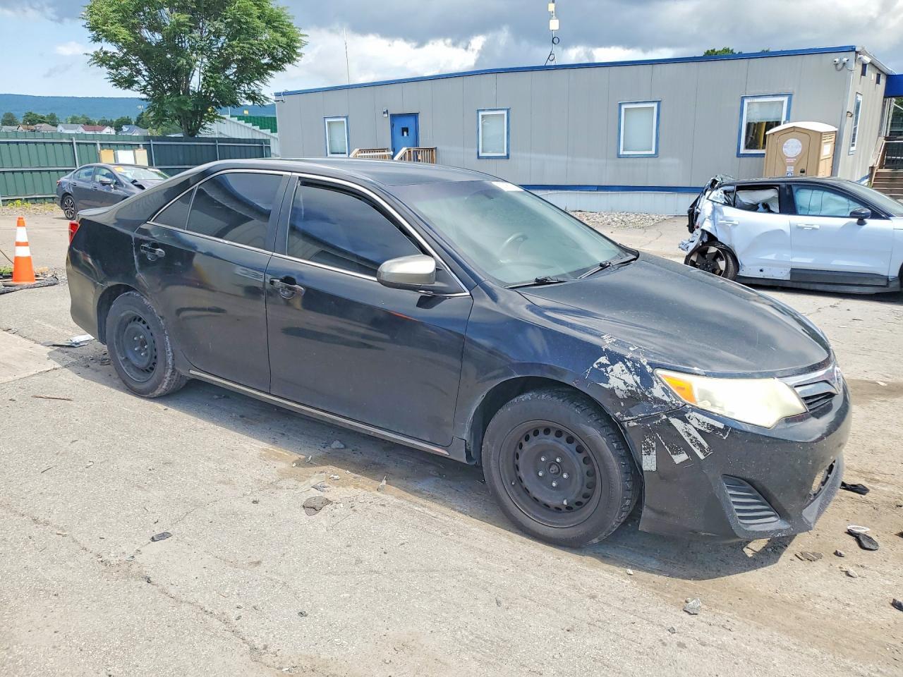 2014 Toyota Camry Le - zdjęcie 4