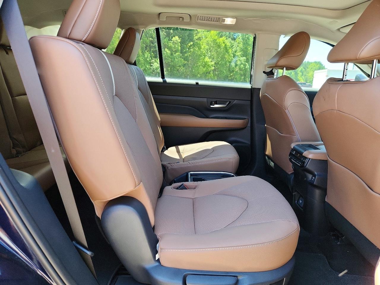 2025 Toyota Grand Highlander Platinum - zdjęcie 11