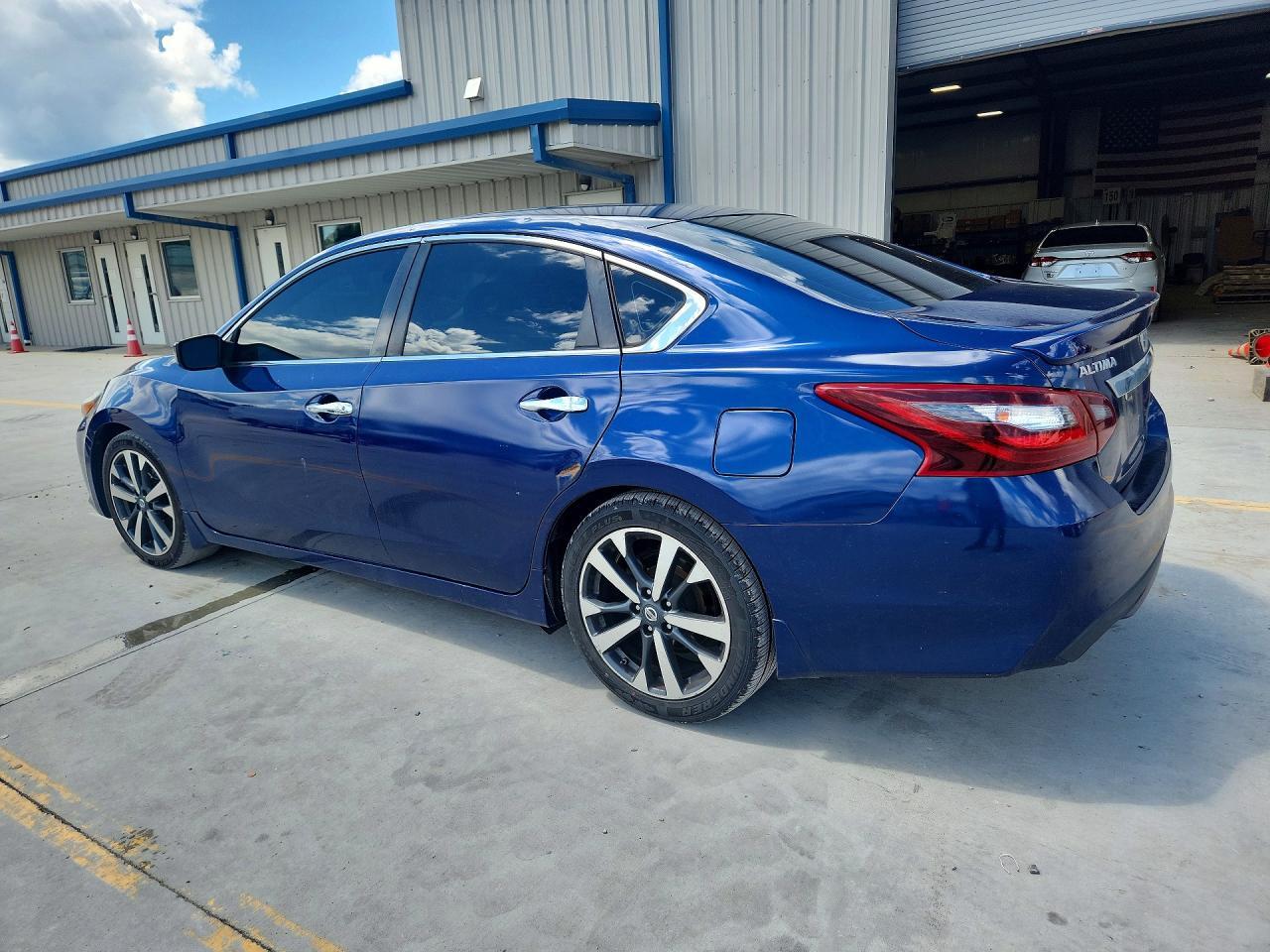 2017 Nissan Altima 2.5 Sr - zdjęcie 2