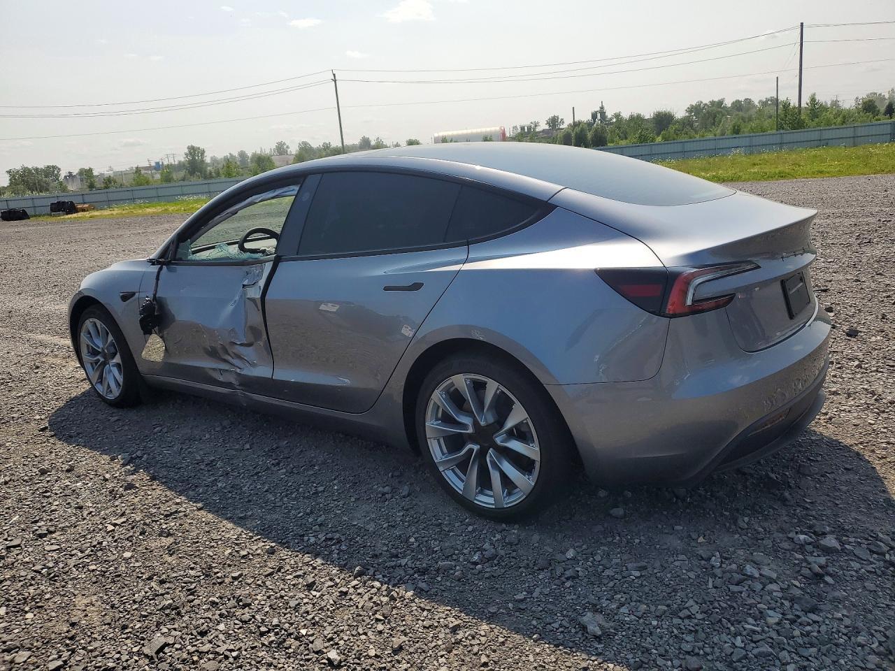 2026 Tesla Model 3 - zdjęcie 2