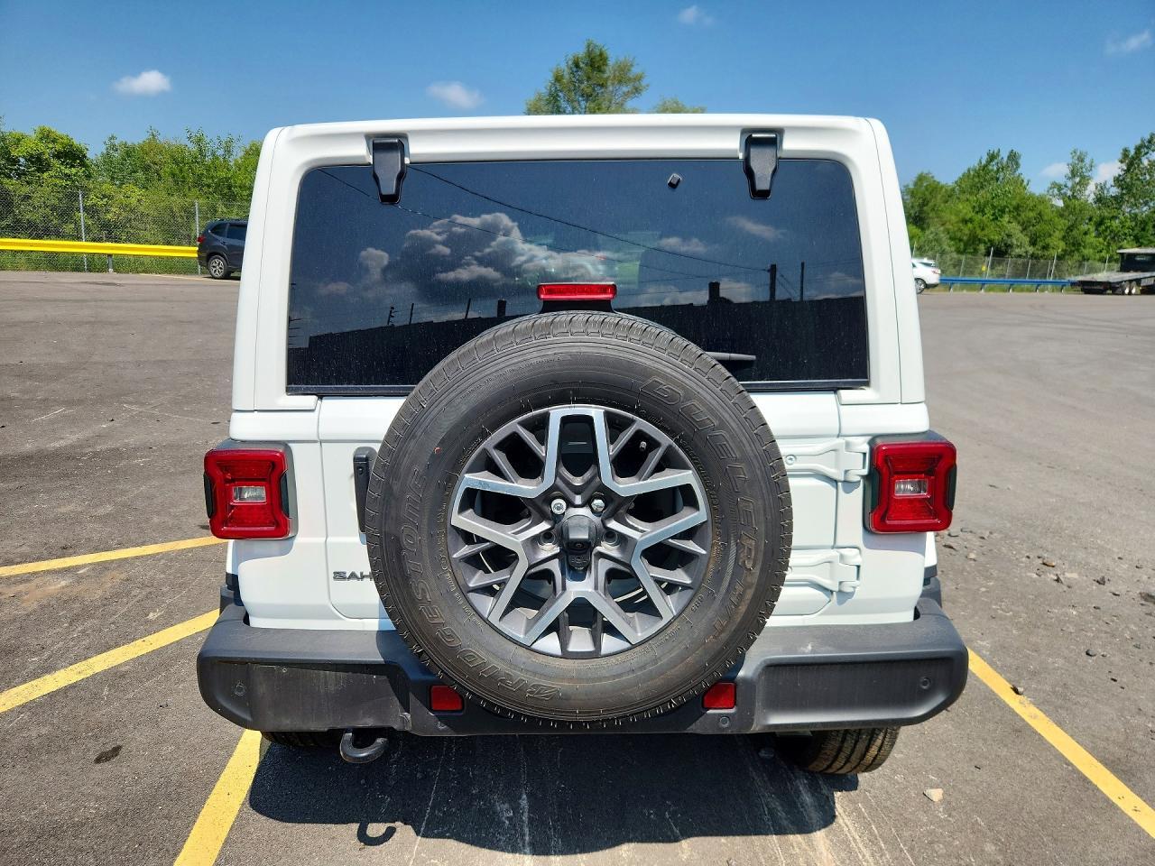 2025 Jeep Wrangler Sahara - zdjęcie 6