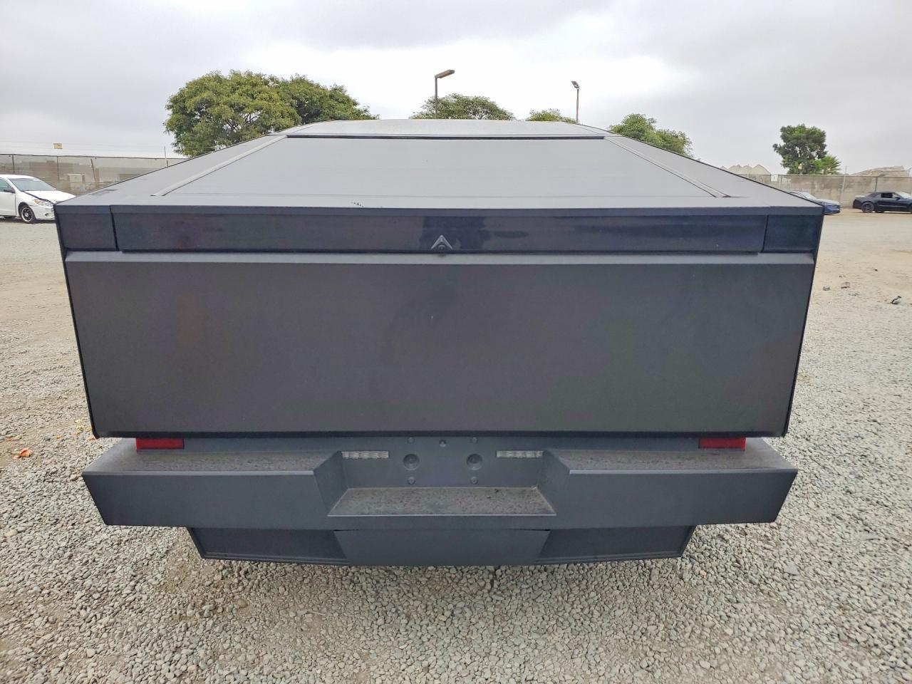 2025 Tesla Cybertruck - zdjęcie 6