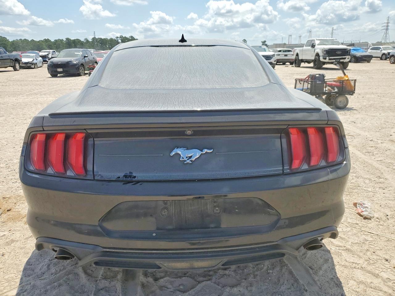 2020 Ford Mustang - zdjęcie 6