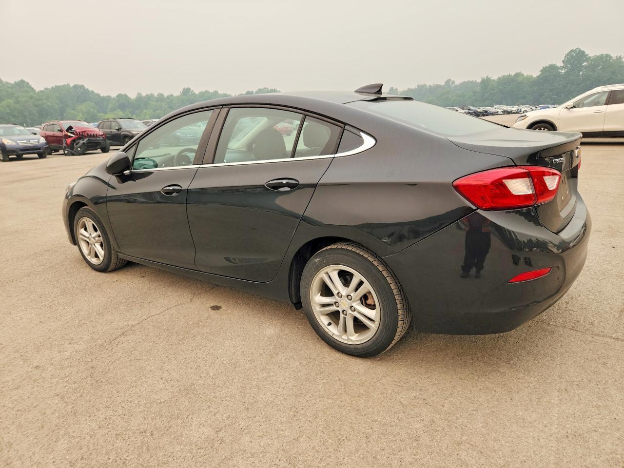 2018 Chevrolet Cruze Lt - zdjęcie 2