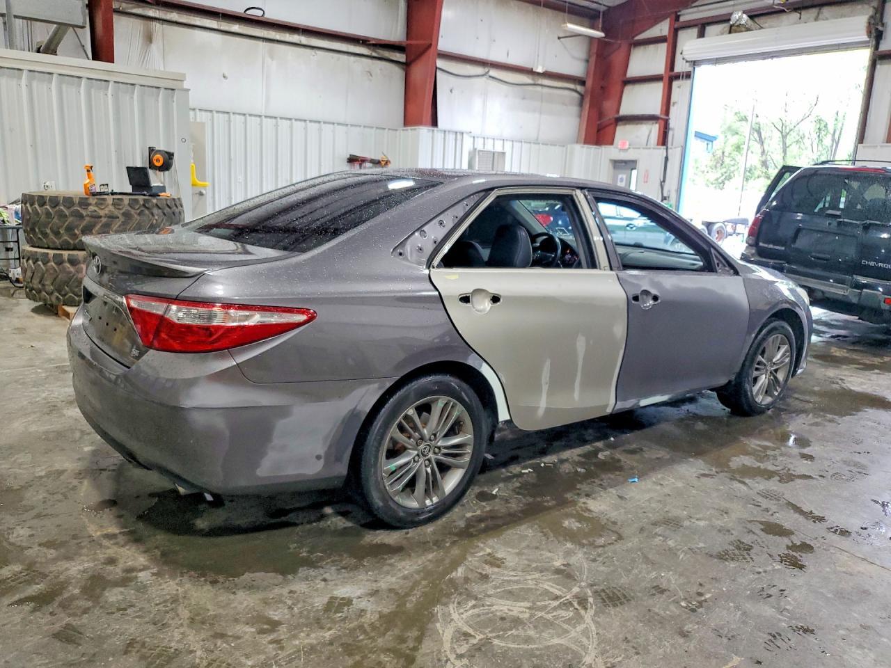2016 Toyota Camry Se - zdjęcie 3