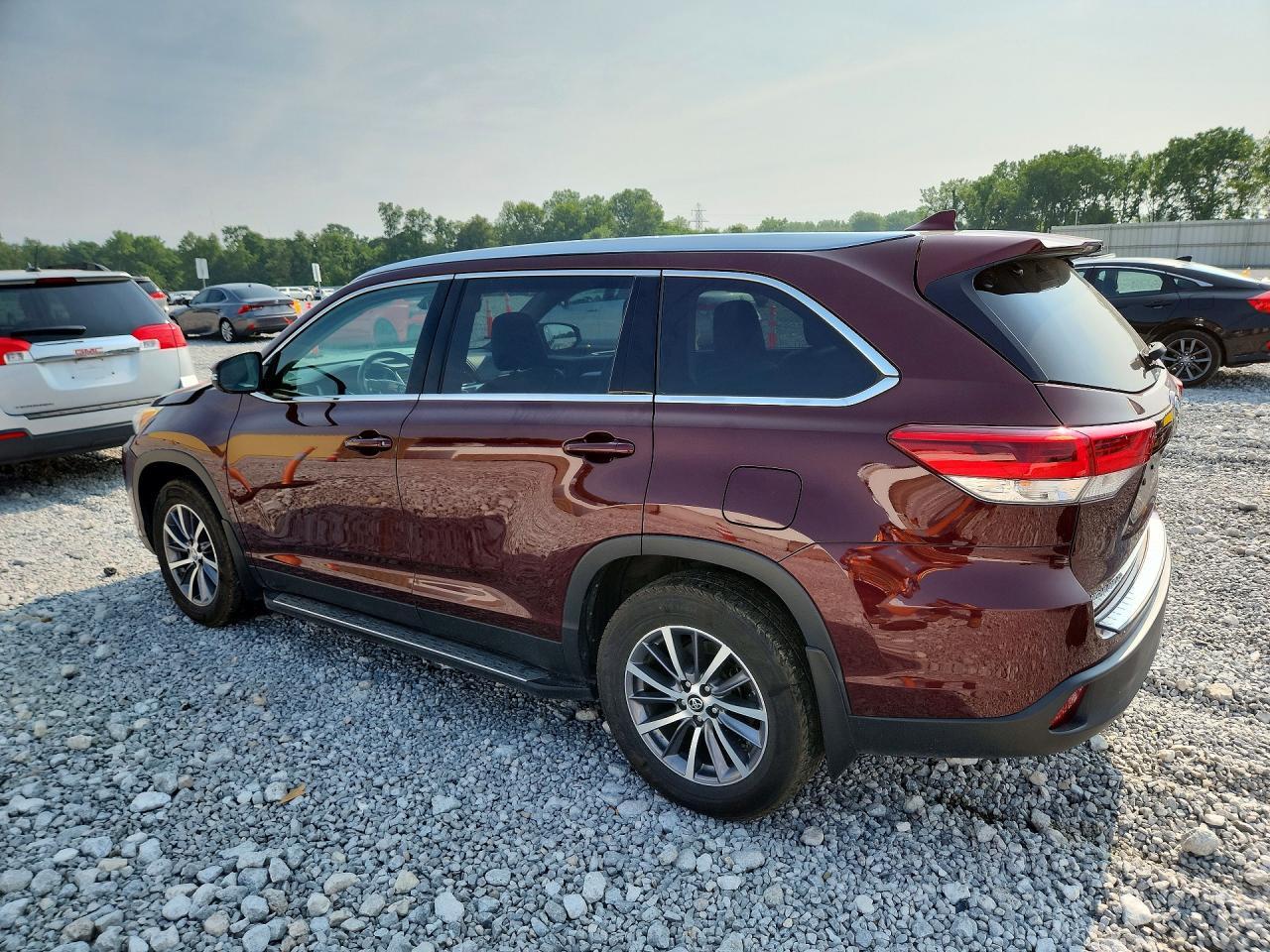 2019 Toyota Highlander Xle - zdjęcie 2