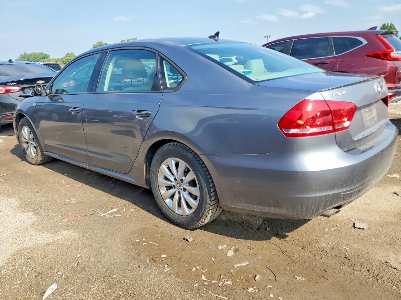 2014 Volkswagen Passat S - zdjęcie 2