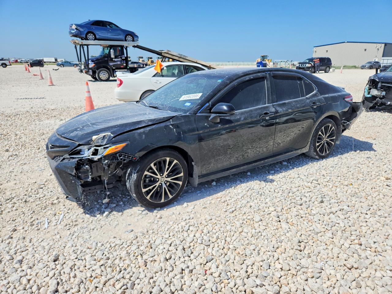 2020 Toyota Camry Se - zdjęcie główne