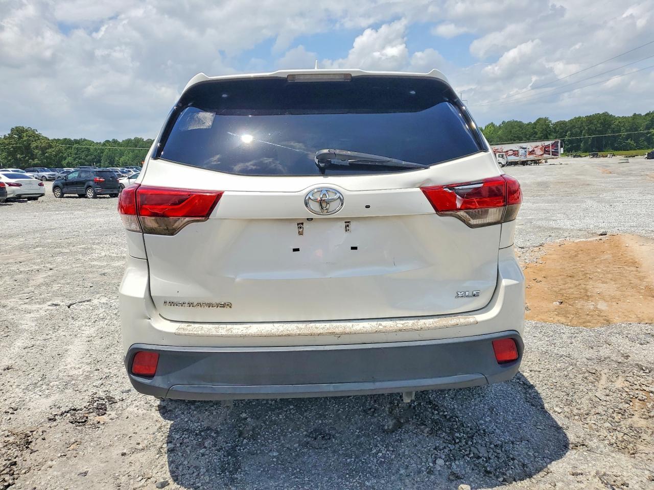 2017 Toyota Highlander Xle - zdjęcie 6