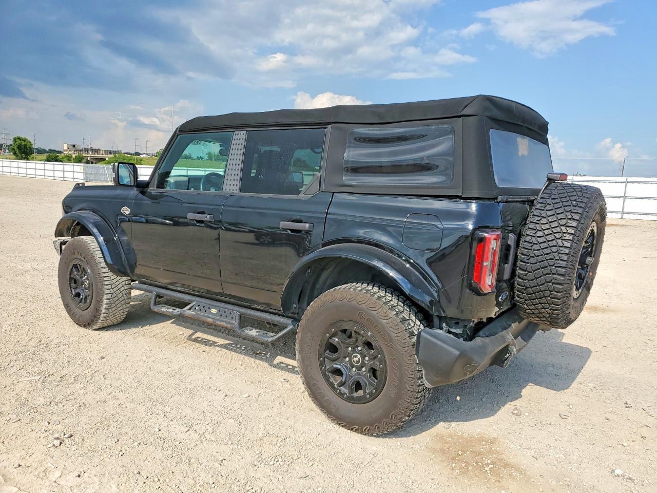 2022 Ford Bronco Base - zdjęcie 2