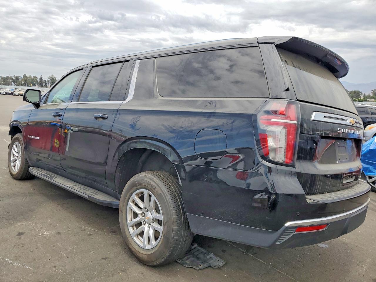 2024 Chevrolet Suburban C1500 Lt - zdjęcie 2