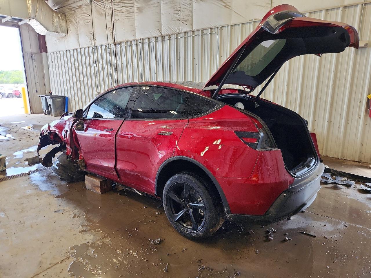 2026 Tesla Model Y - zdjęcie 2