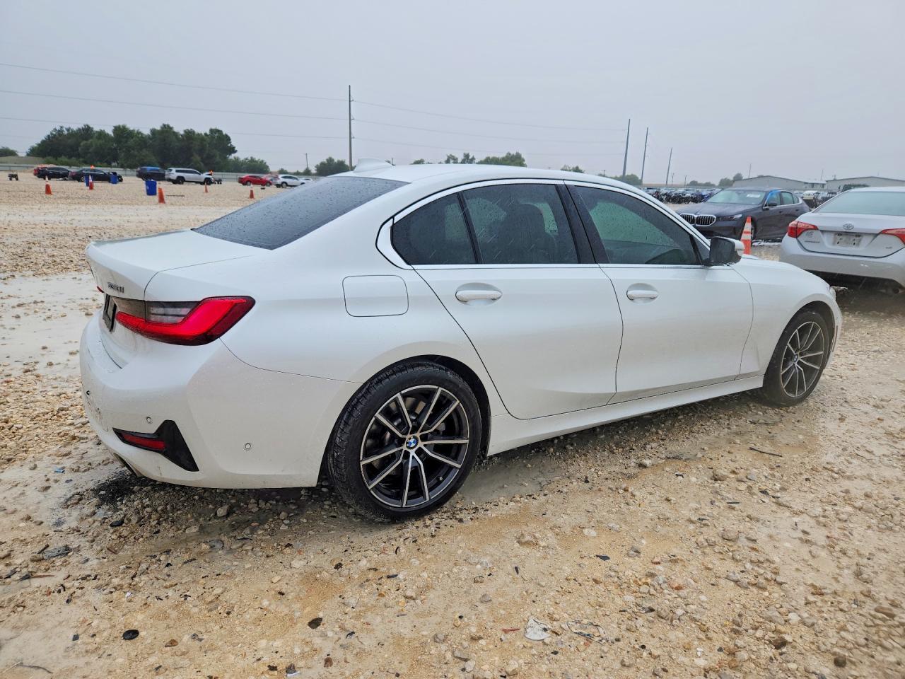 2021 BMW 330I - zdjęcie 3
