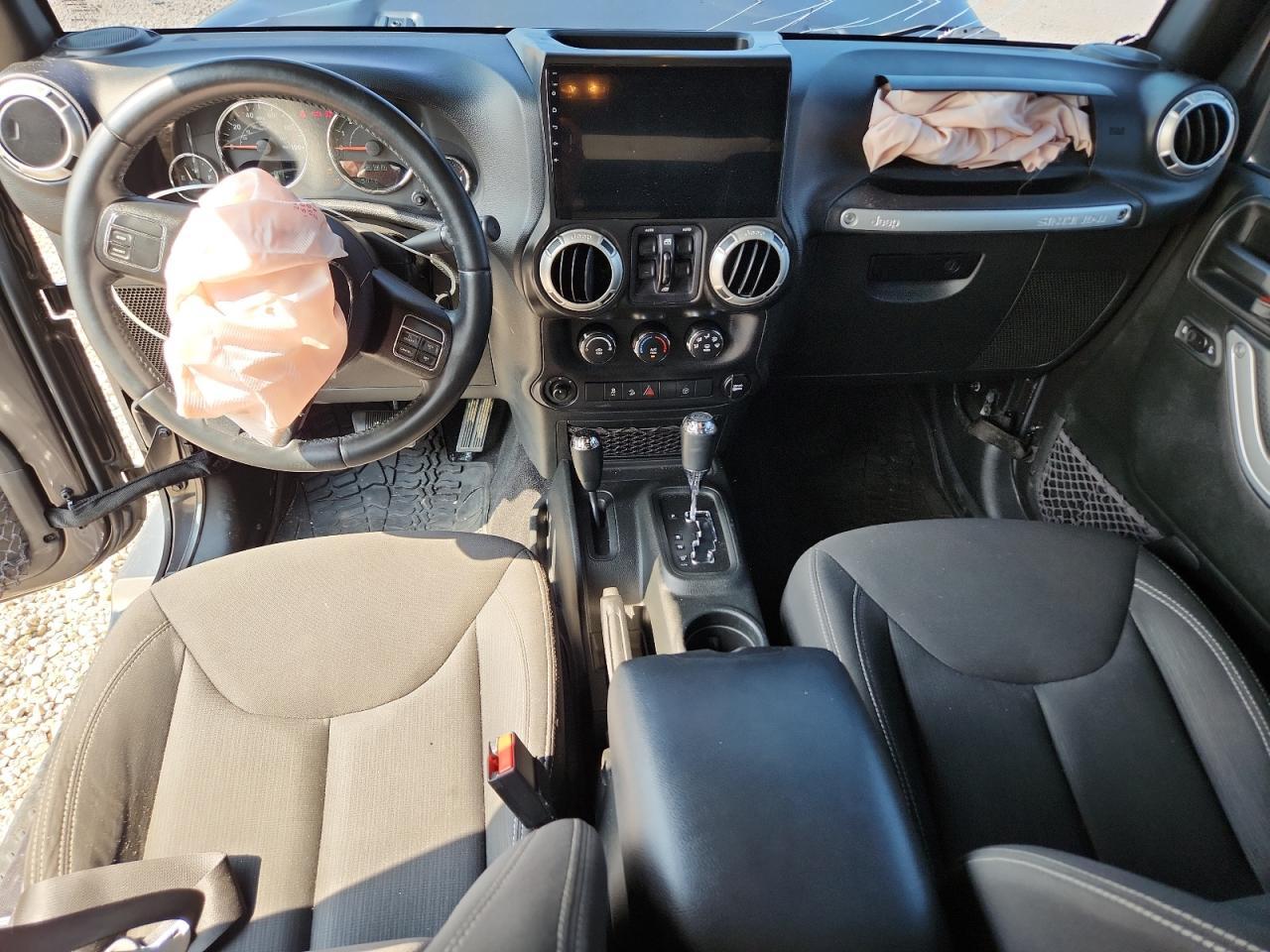 2017 Jeep Wrangler Unlimited Sahara - zdjęcie 8