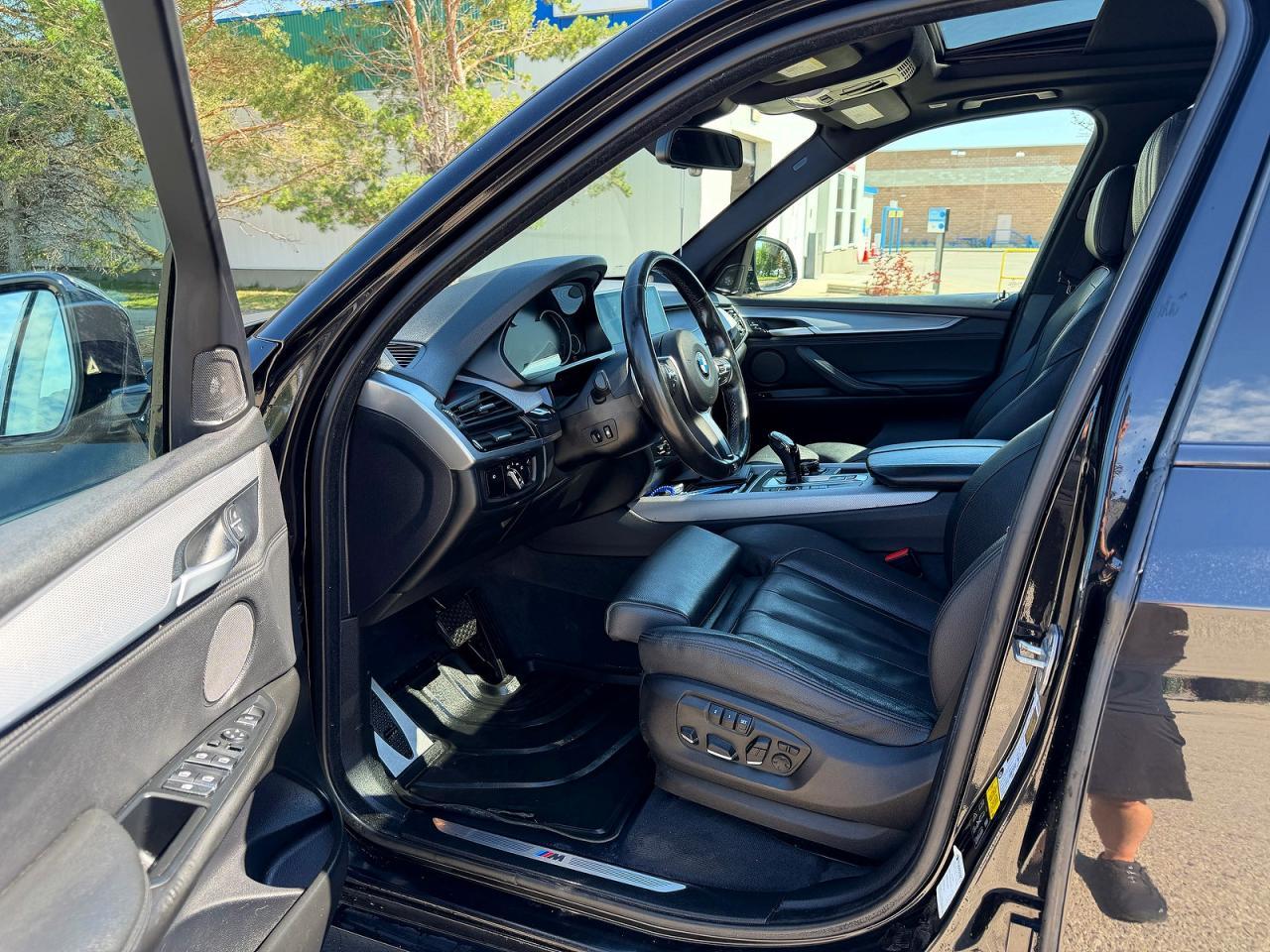2015 BMW X5 xDrive50I - zdjęcie 14