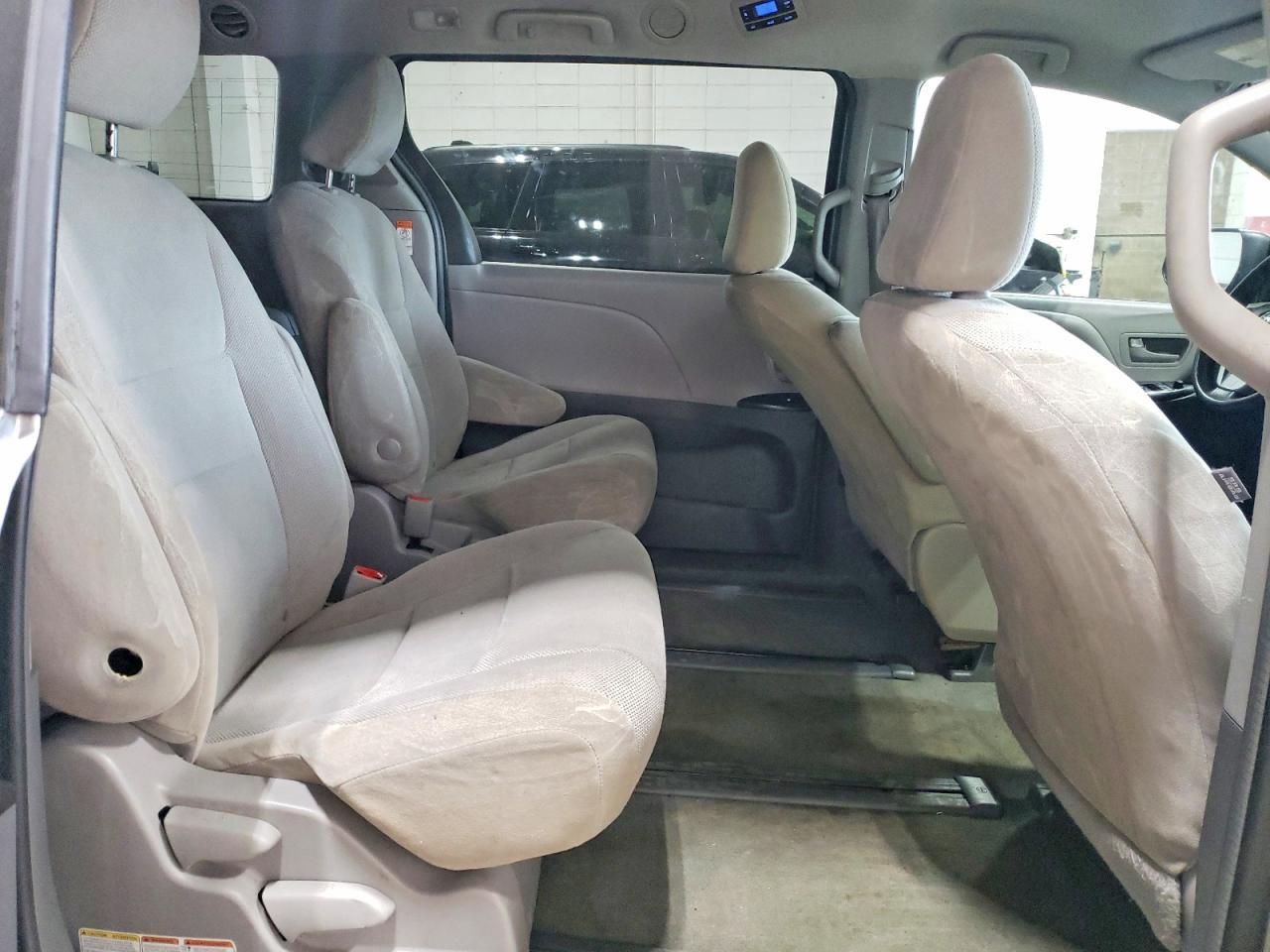 2018 Toyota Sienna L - zdjęcie 11