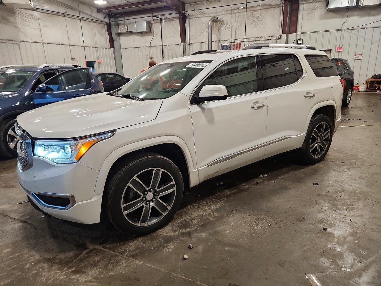 2019 GMC Acadia Denali - zdjęcie główne