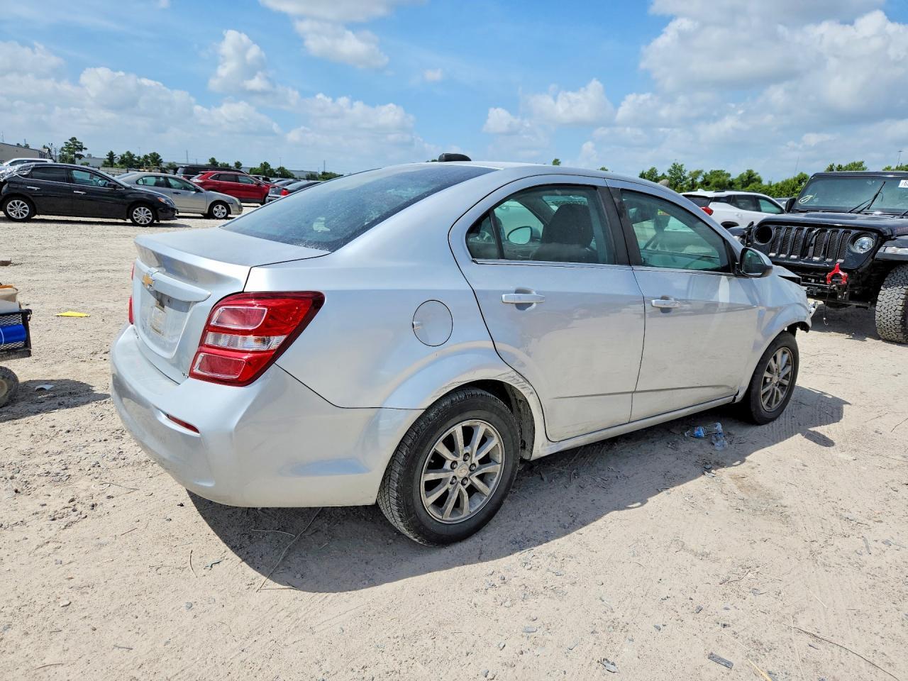2018 Chevrolet Sonic Lt - zdjęcie 3