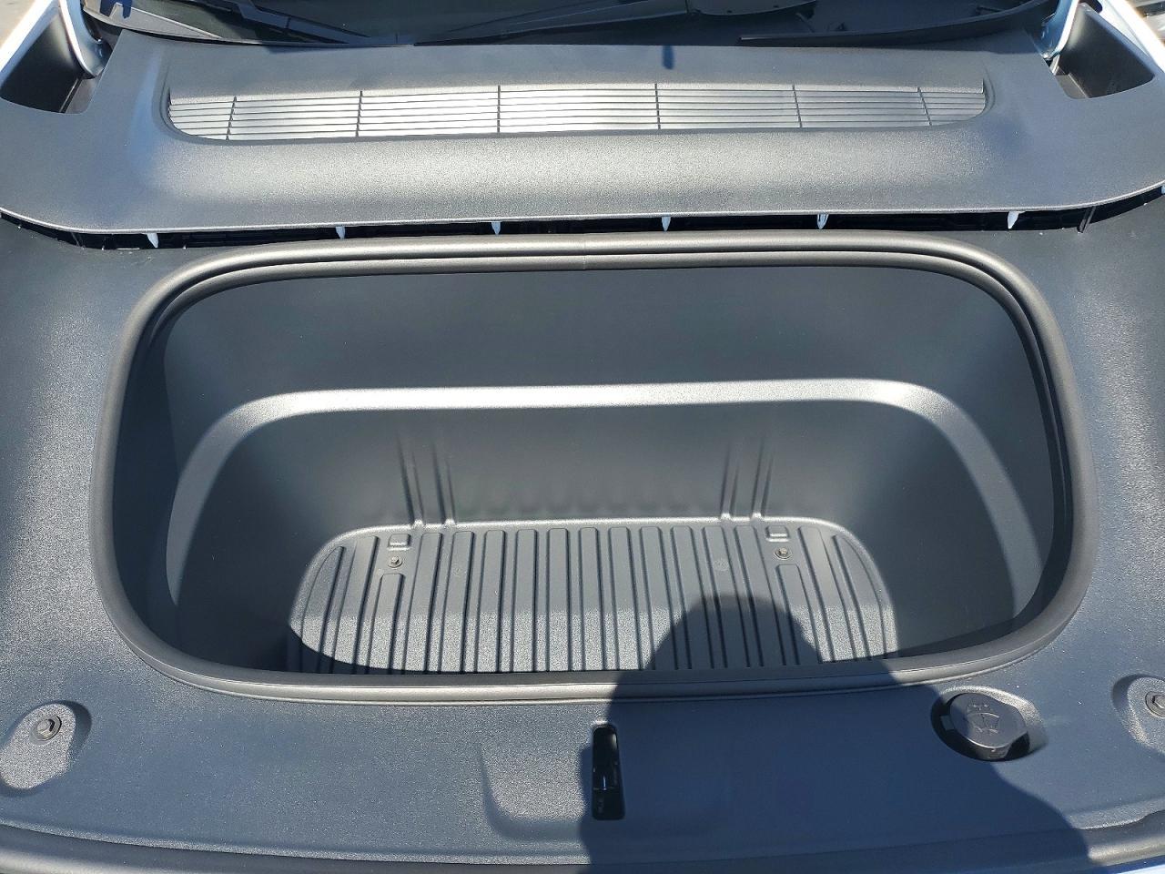 2026 Tesla Model Y - zdjęcie 11