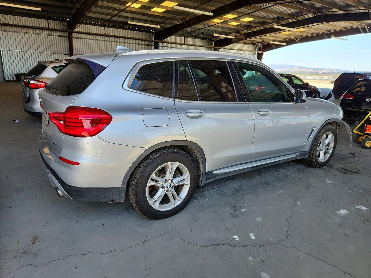 2018 BMW X3 xDrive30I - zdjęcie 3