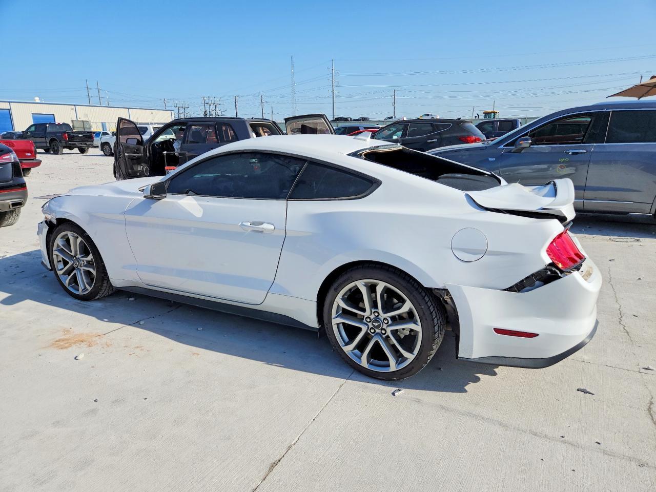 2022 Ford Mustang - zdjęcie 2