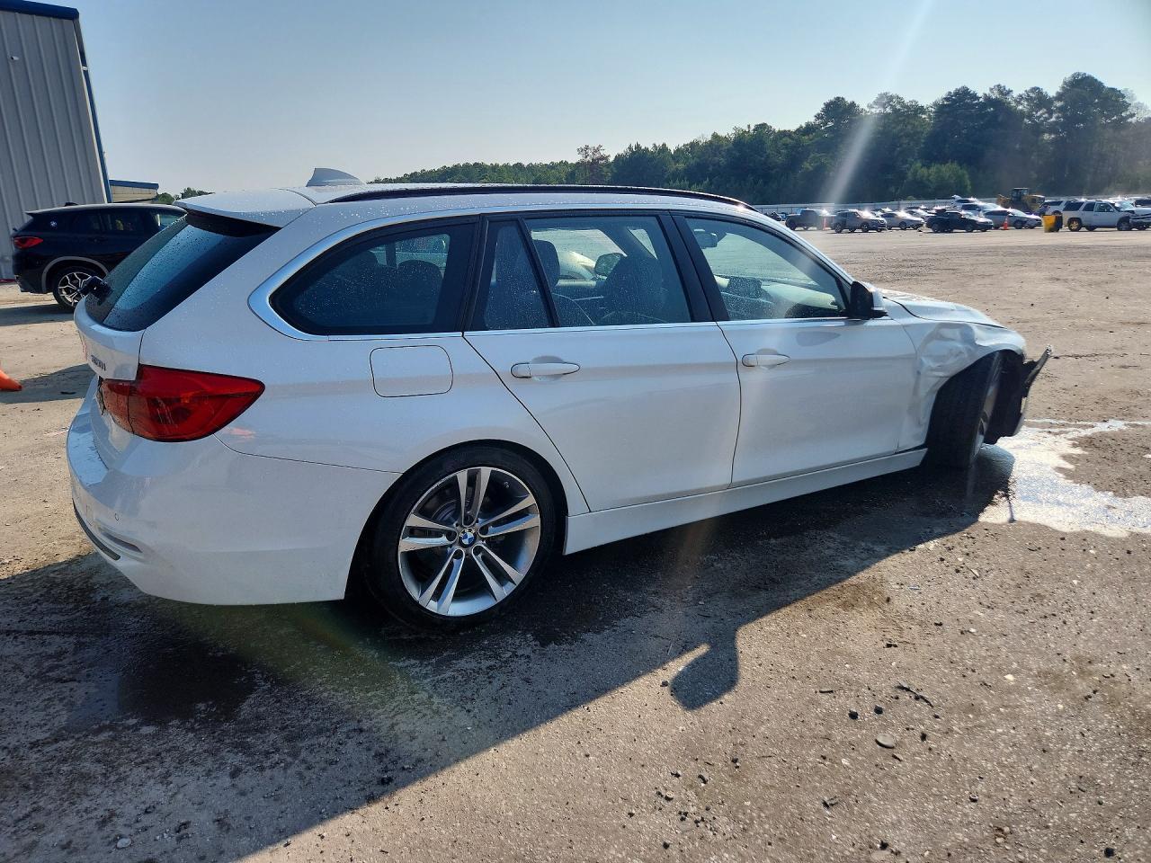 2017 BMW Seria 3 330i - zdjęcie 3