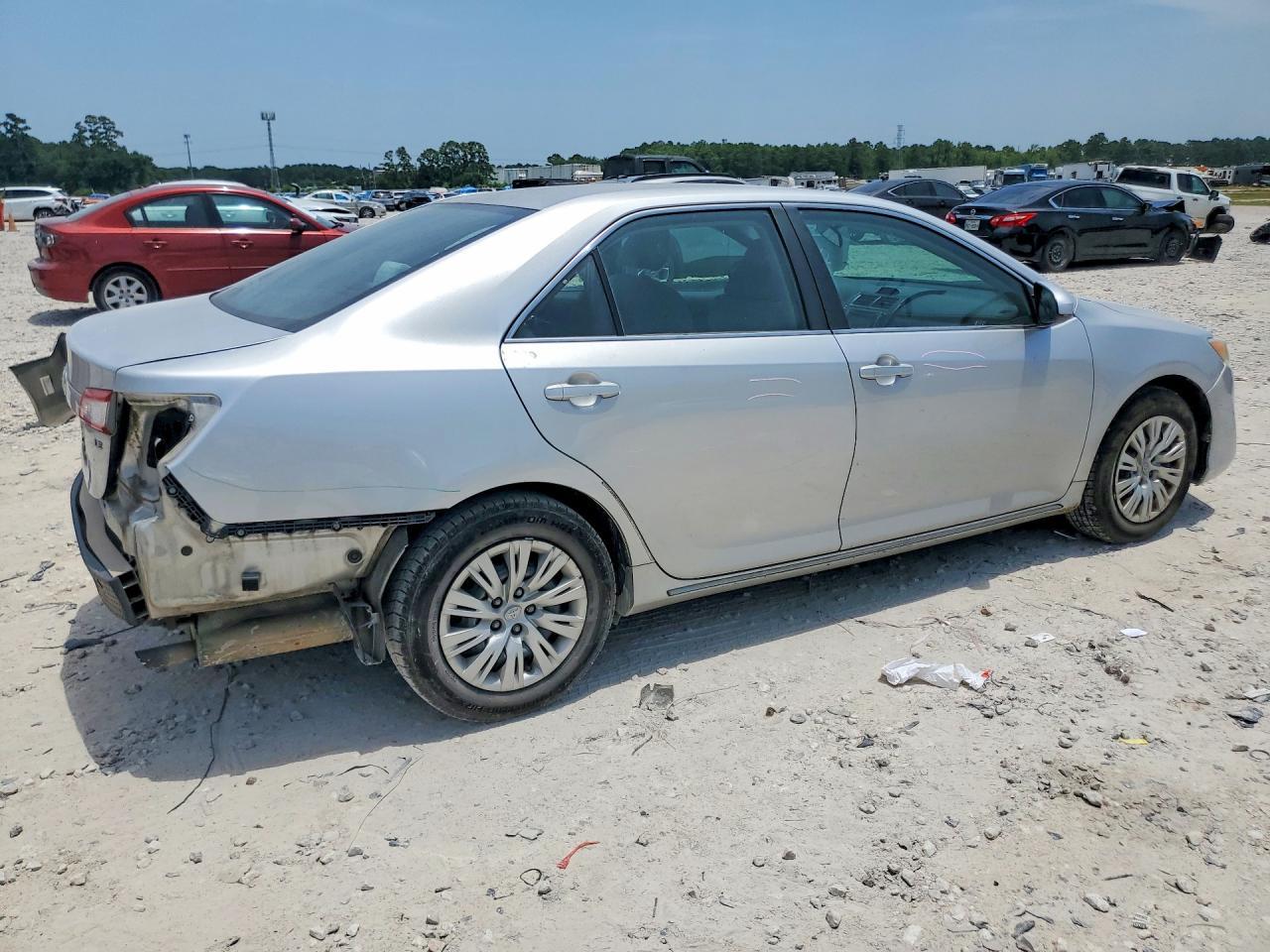 2013 Toyota Camry Le - zdjęcie 3