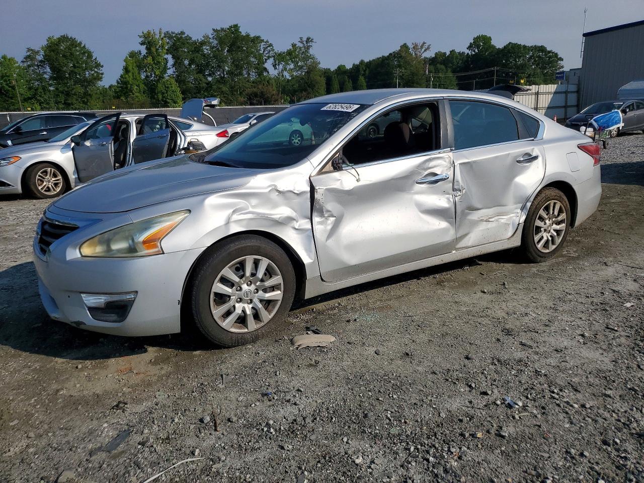 2014 Nissan Altima 2.5 S - zdjęcie główne