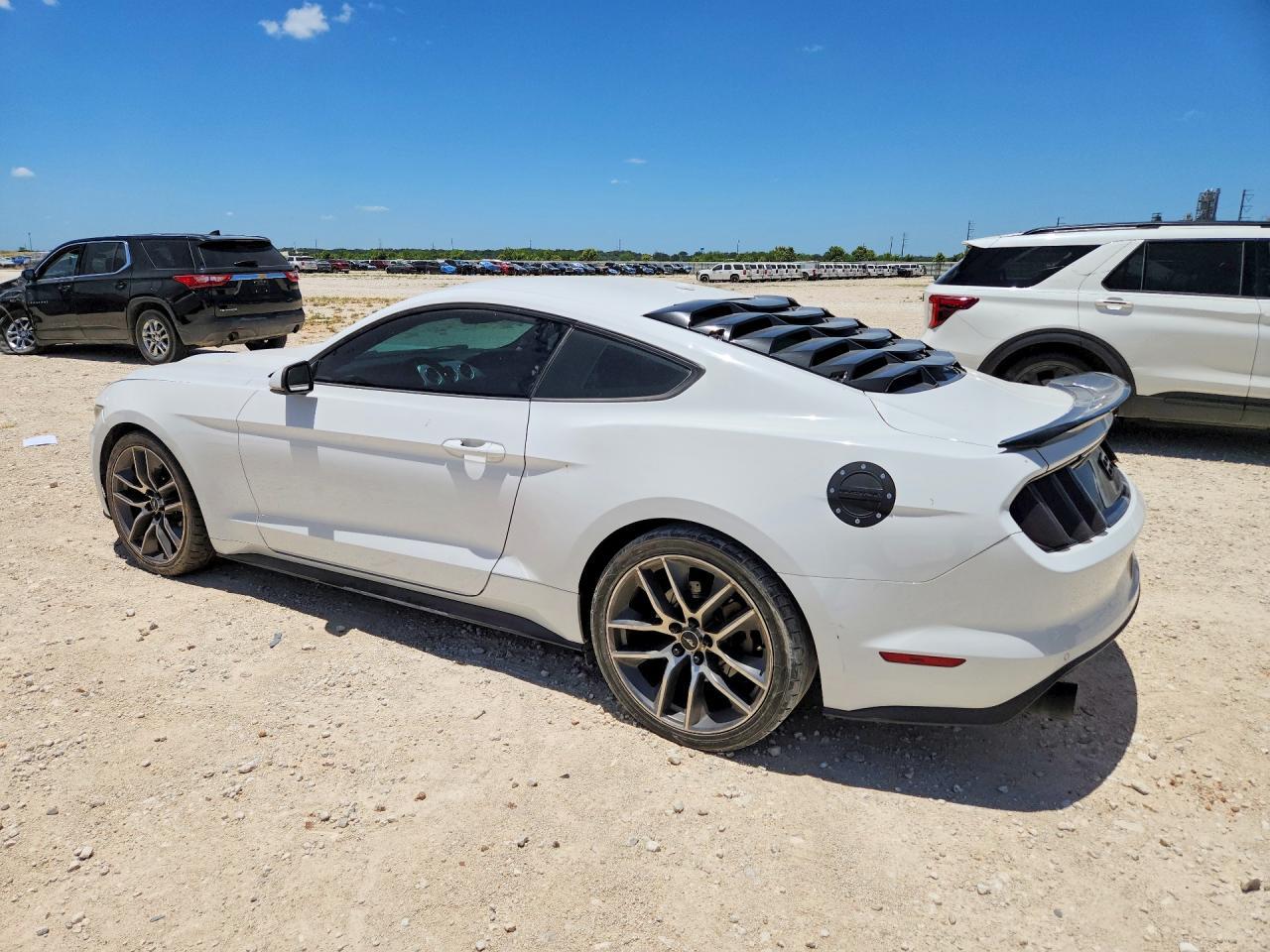 2015 Ford Mustang - zdjęcie 2