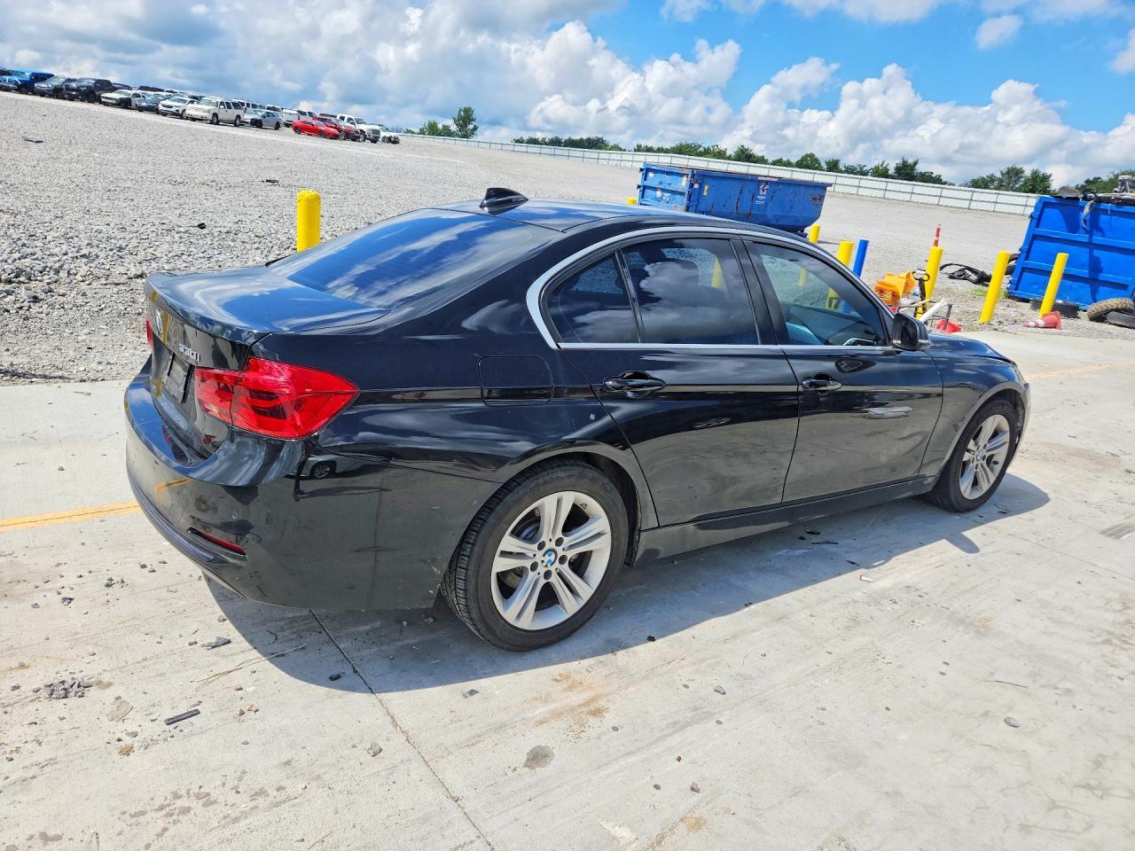 2017 BMW 330 I - zdjęcie 3