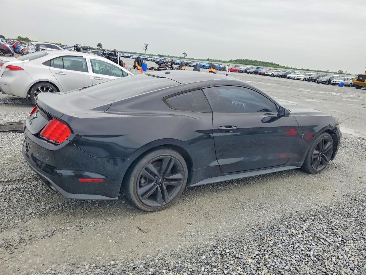2017 Ford Mustang - zdjęcie 3