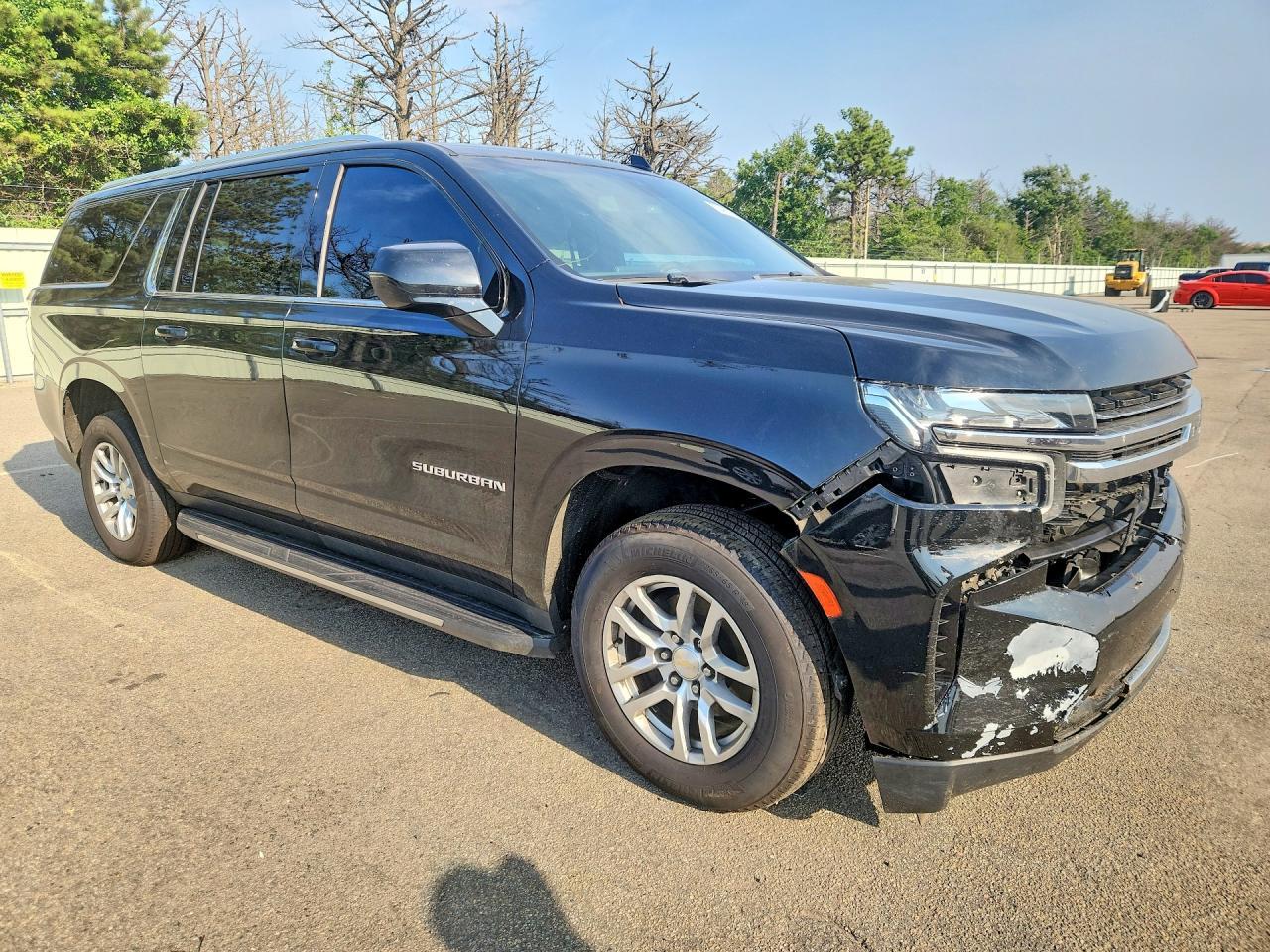 2021 Chevrolet Suburban K1500 Lt - zdjęcie 4
