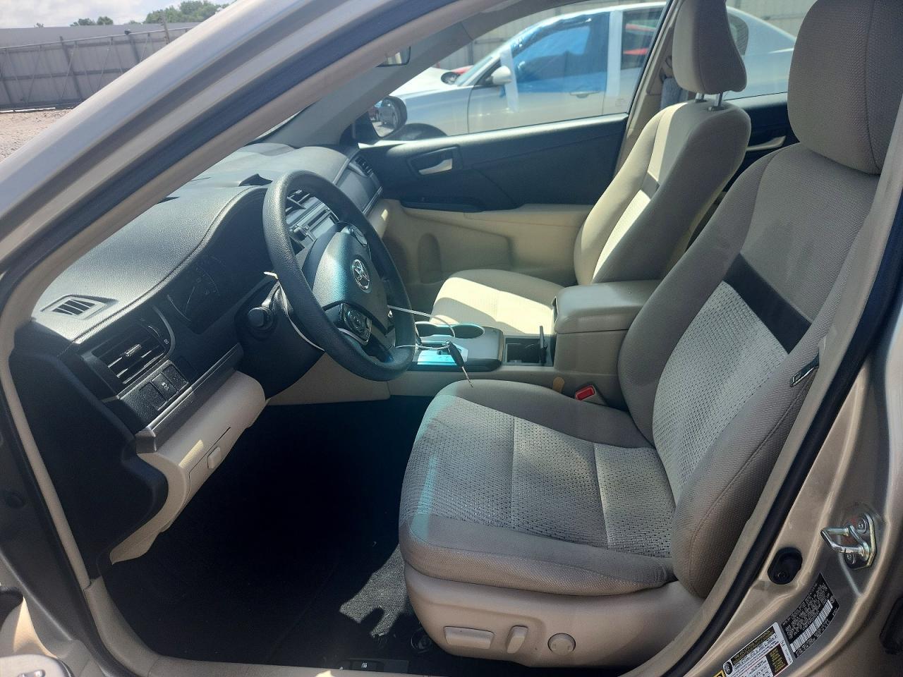 2014 Toyota Camry Le - zdjęcie 7