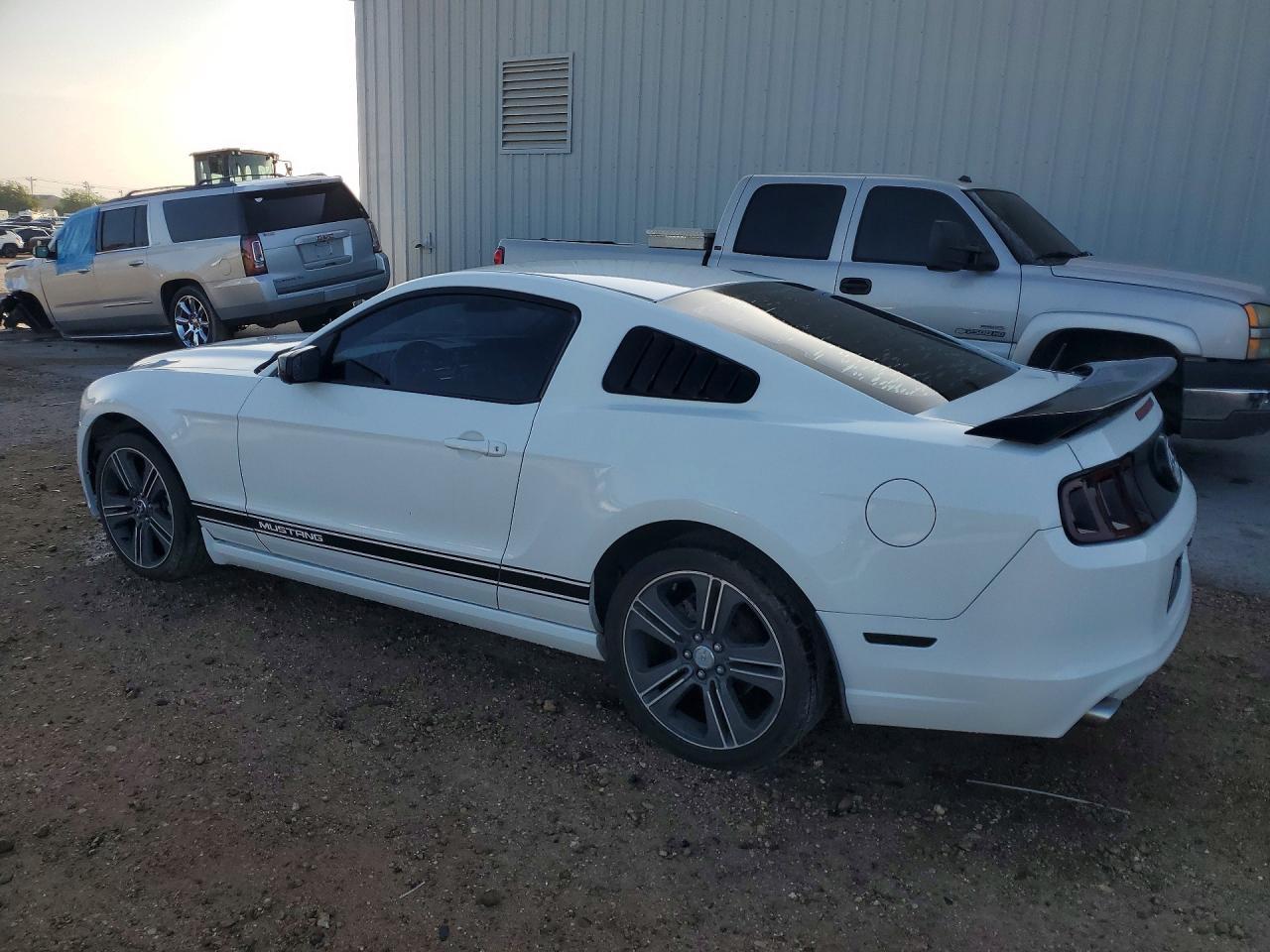 2013 Ford Mustang - zdjęcie 2