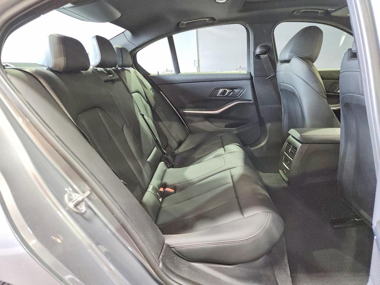 2026 BMW Seria 3 330i - zdjęcie 10