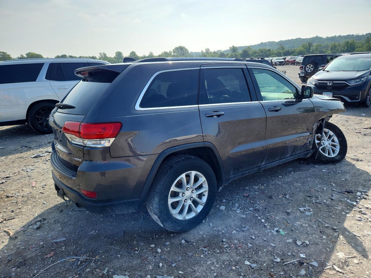 2021 Jeep Grand Cherokee Laredo - zdjęcie 3