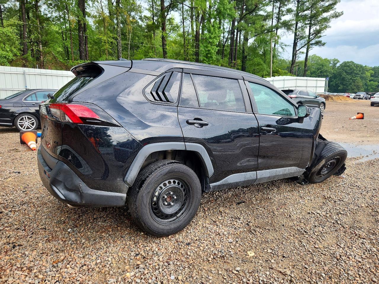 2021 Toyota Rav4 Le - zdjęcie 3