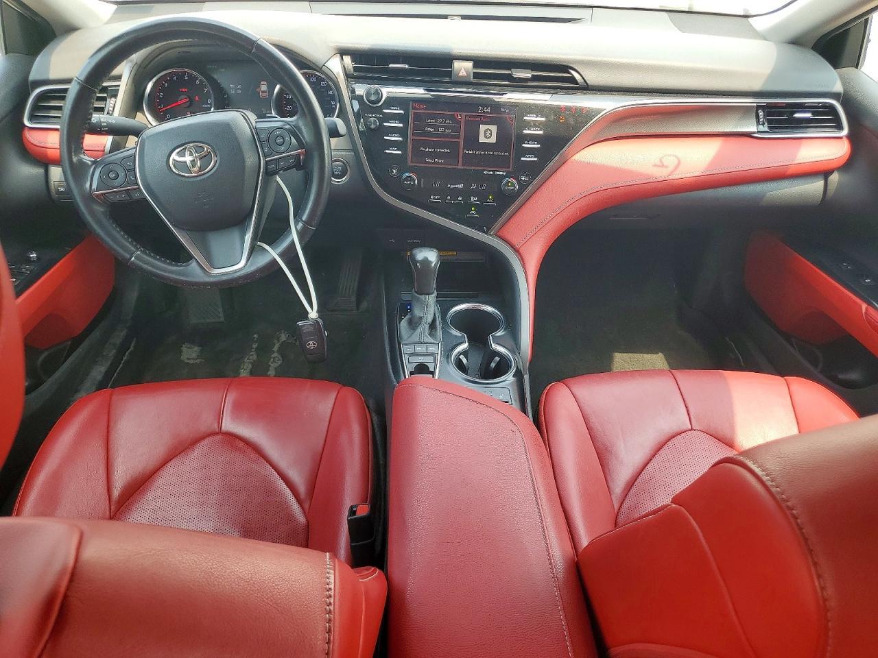 2020 Toyota Camry Xse - zdjęcie 8