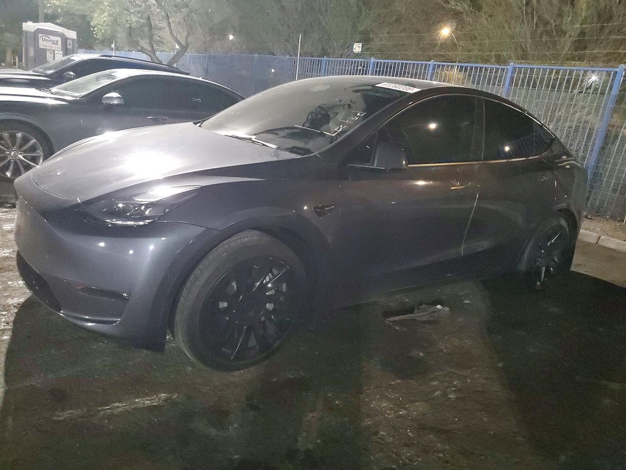2022 Tesla Model Y - zdjęcie główne