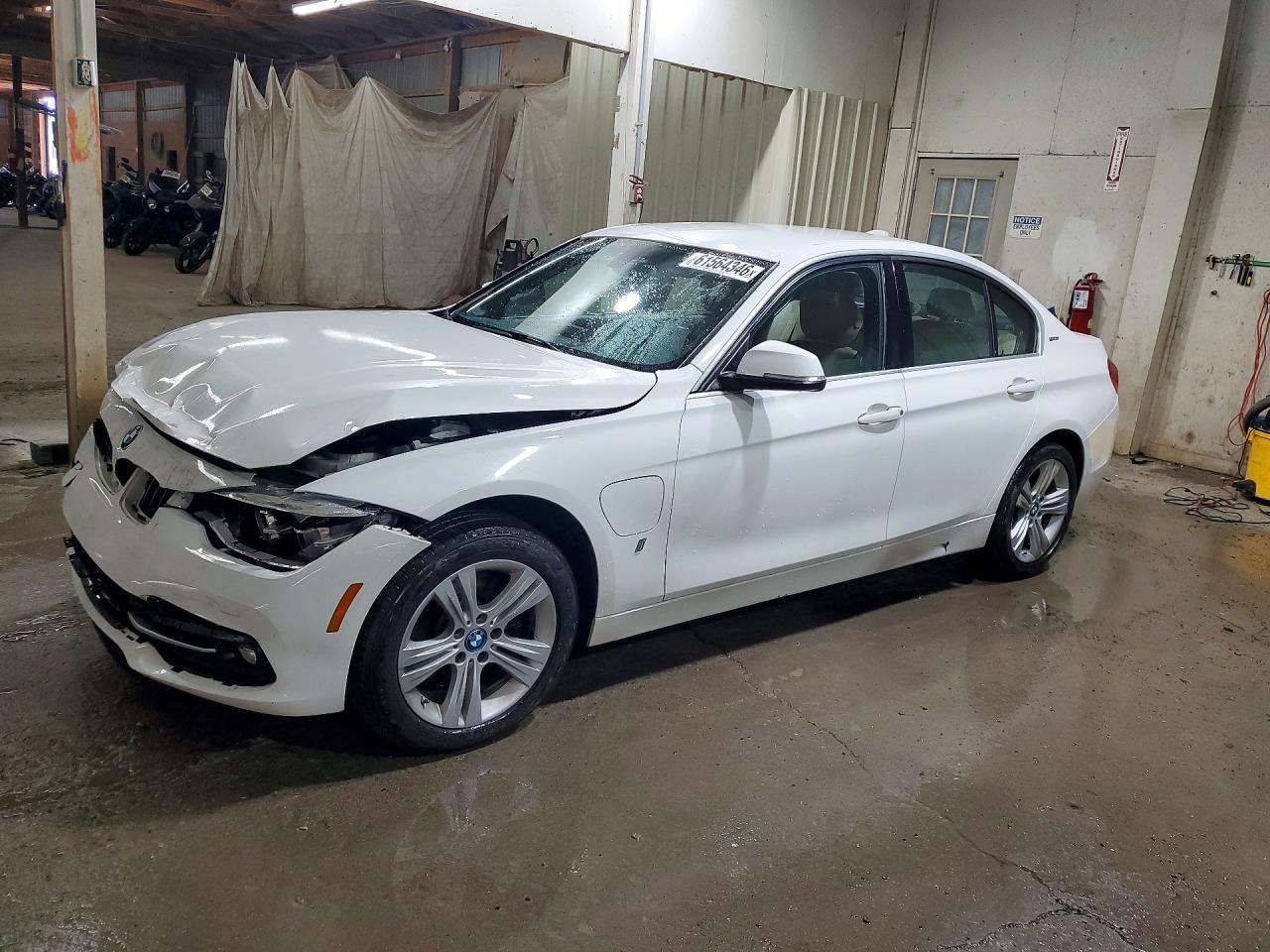 2018 BMW 330E - zdjęcie główne