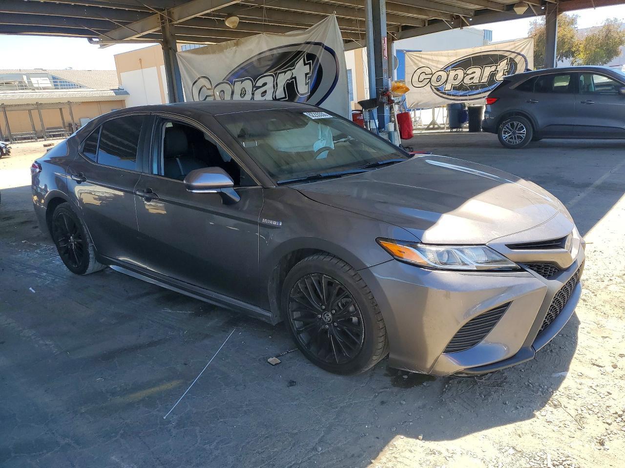 2020 Toyota Camry Se - zdjęcie 4