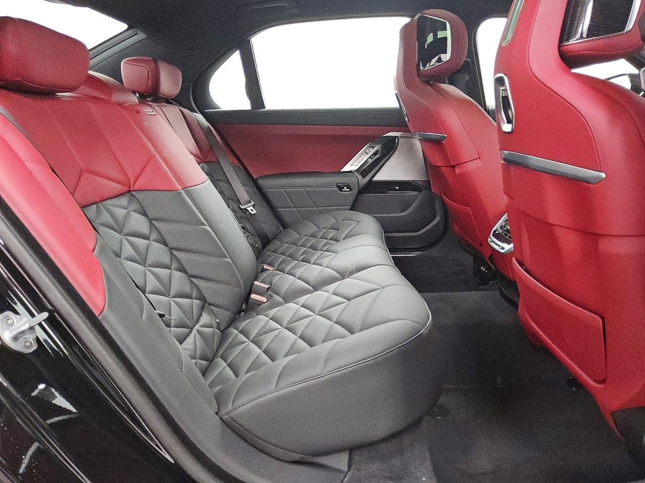 2026 BMW Seria 7 740i - zdjęcie 10