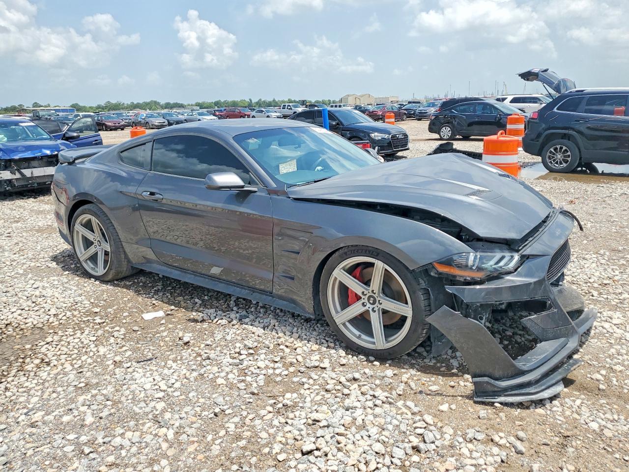2020 Ford Mustang Gt - zdjęcie 4