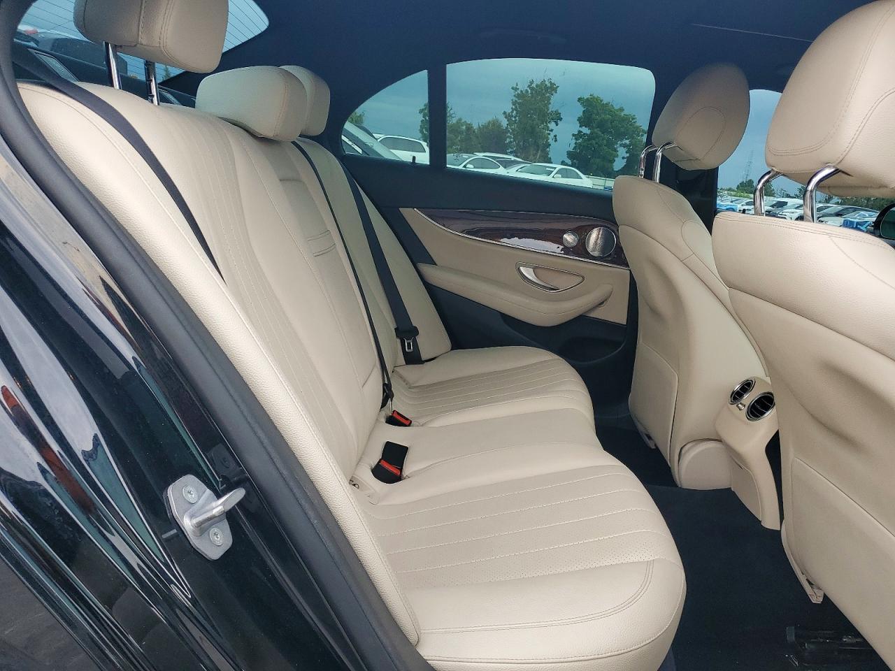 2018 Mercedes-Benz E 300 - zdjęcie 10