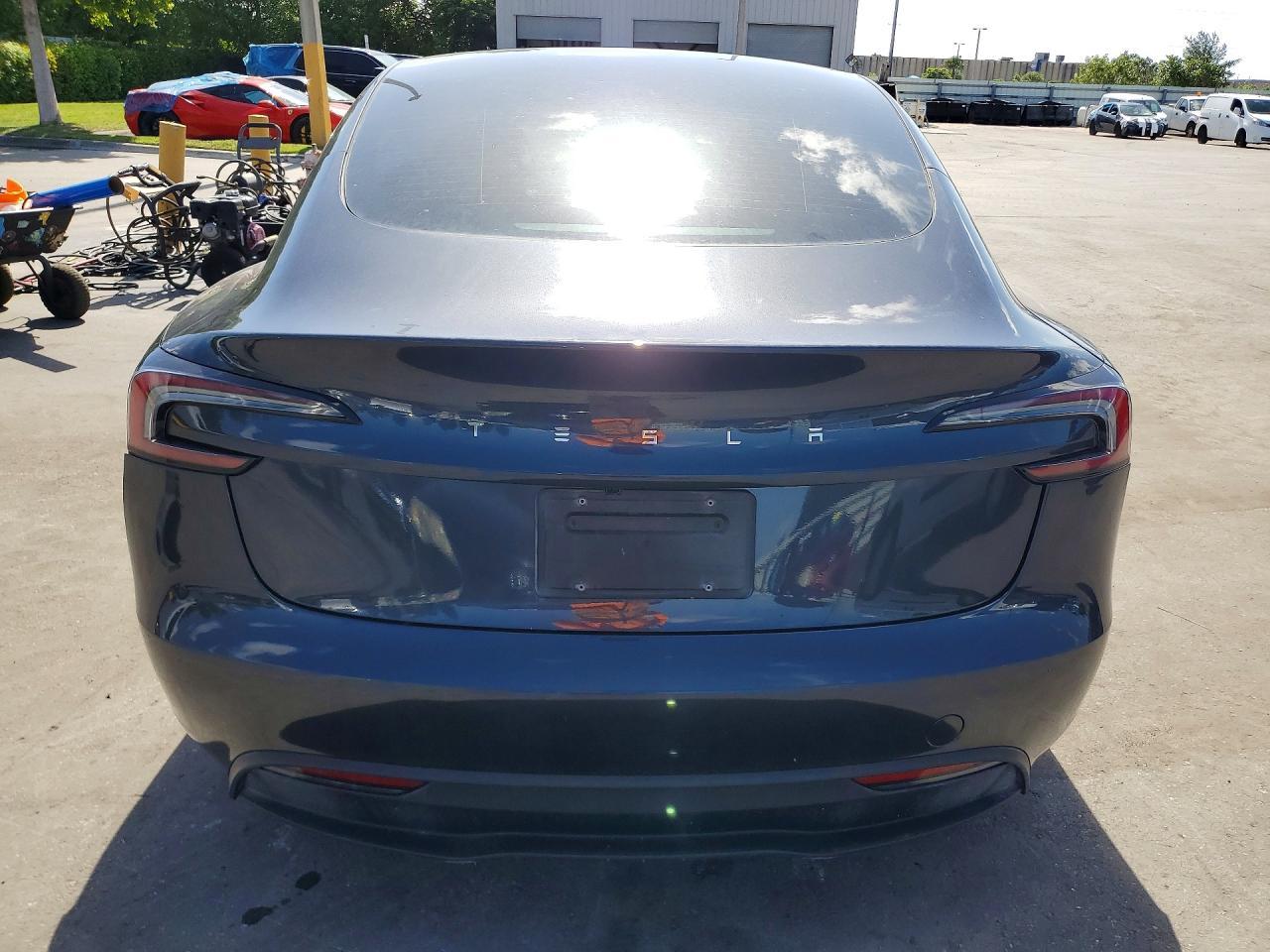 2025 Tesla Model 3 - zdjęcie 6