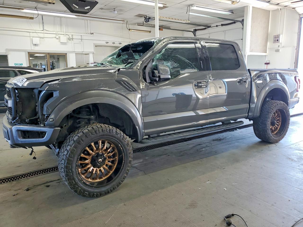 2018 Ford F150 Raptor - zdjęcie główne