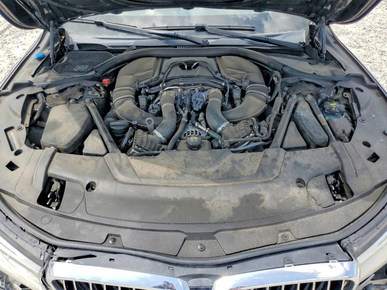 2016 BMW Seria 7 750i - zdjęcie 11