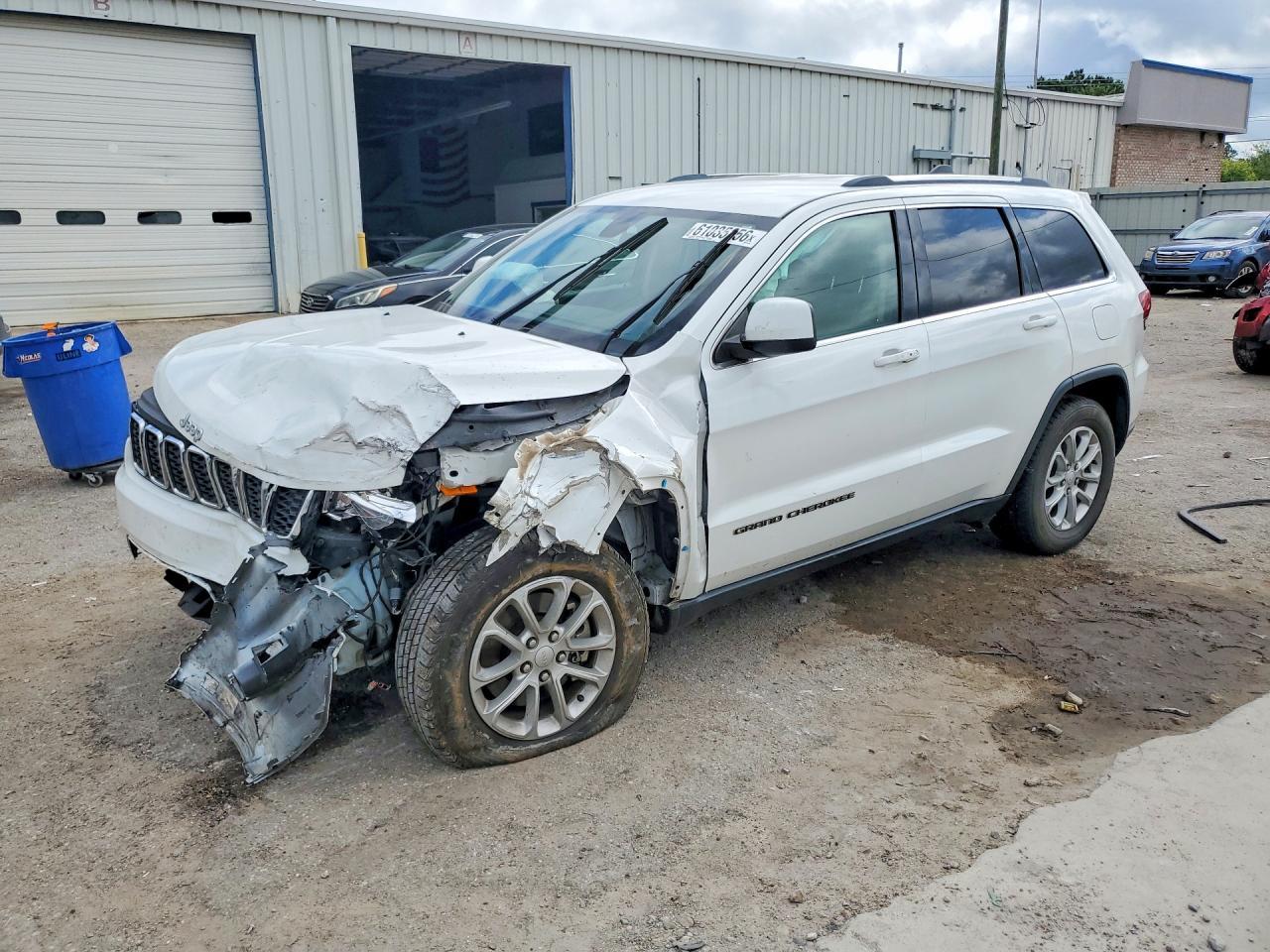 2021 Jeep Grand Cherokee Laredo - zdjęcie główne