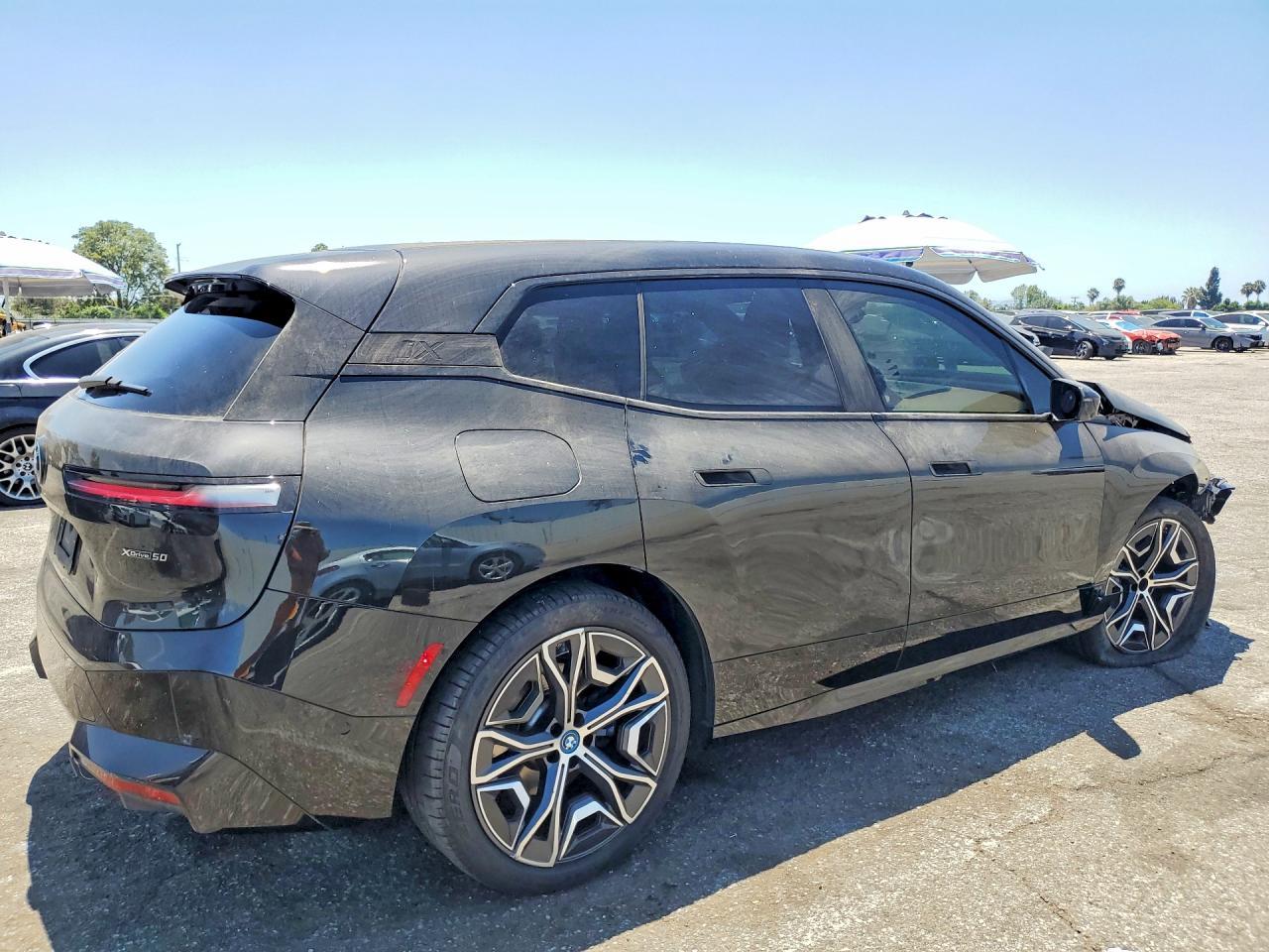 2025 BMW Ix xDrive50 - zdjęcie 3
